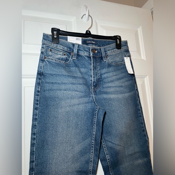 Calvin Klein Woman’s Vintage High Rise Jeans Size 4 NWT Straight Leg Medium Wash - Picture 2 of 10